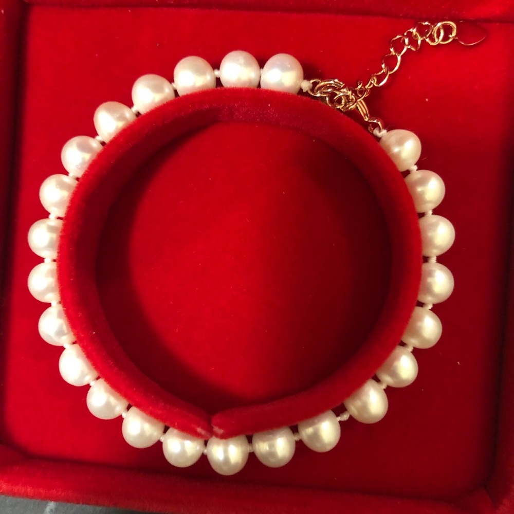 Not Authentic Pearl Bracelet!